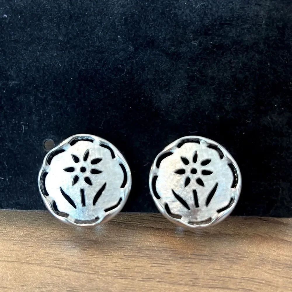 Vintage Sarah Coventry Floral Cut Out Clip Earrings